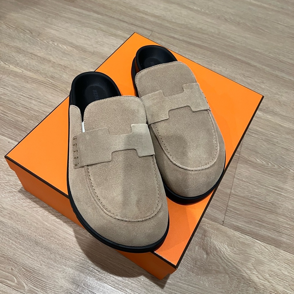 HERMES MENS GO MULE
BRAND NEW 
COLOR: Neutral
SIZE: 42.5